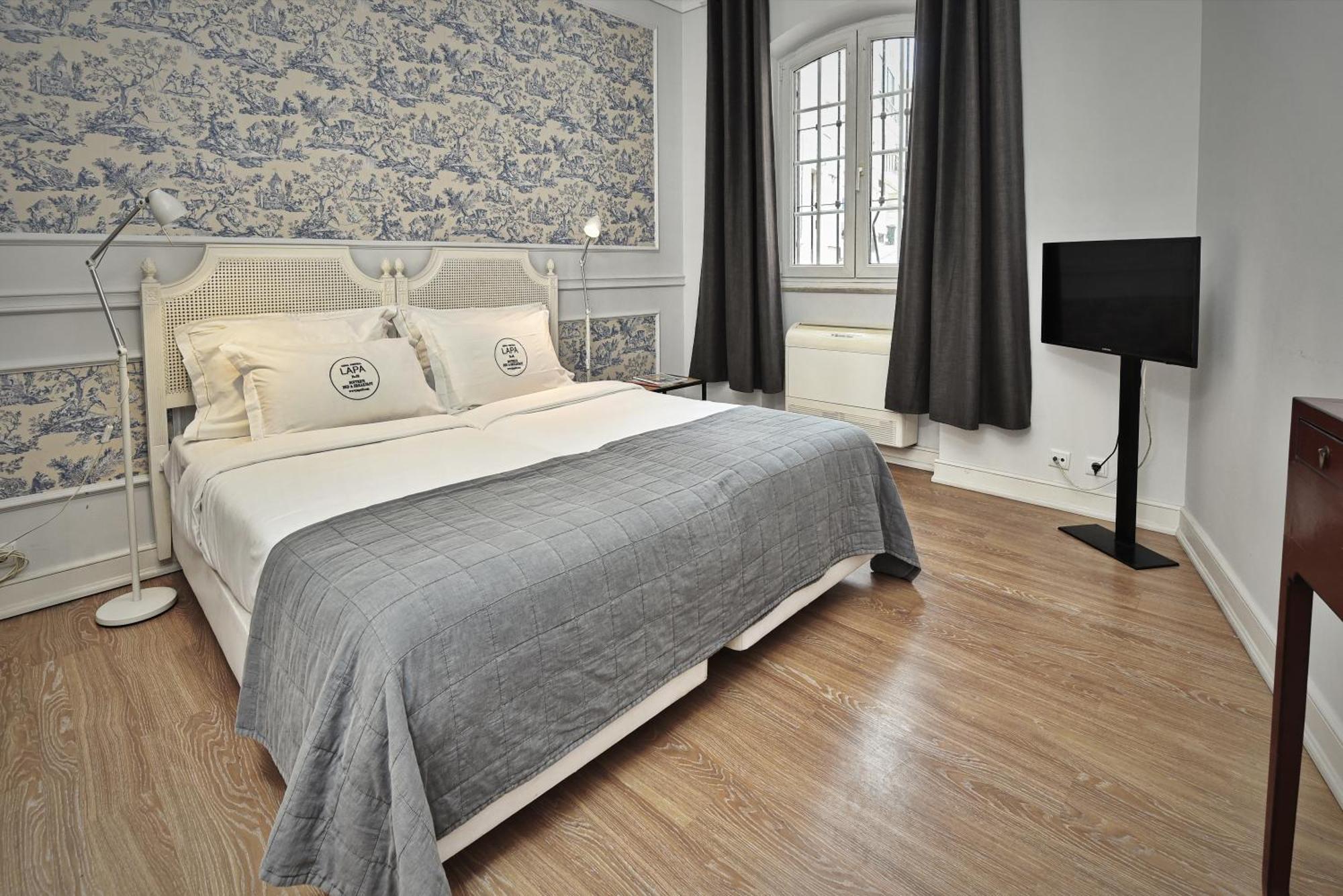 Quadruple Room with Private Bathroom